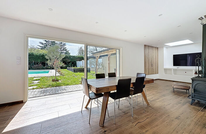 Maison contemporaine meublée avec piscine   128 m2   Terrain — photo 2