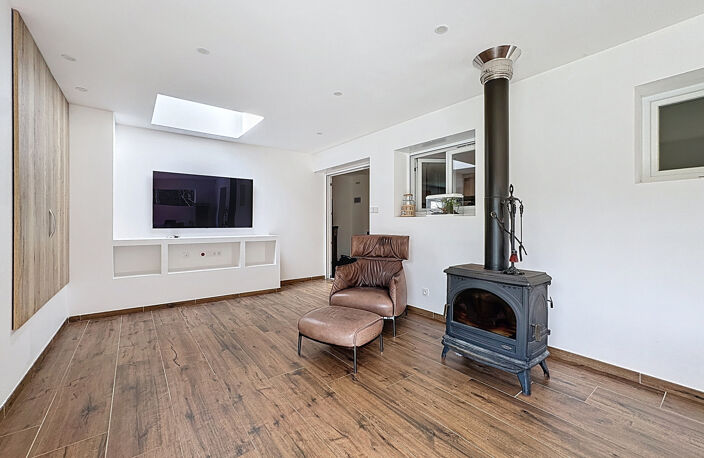 Maison contemporaine meublée avec piscine   128 m2   Terrain — photo 3