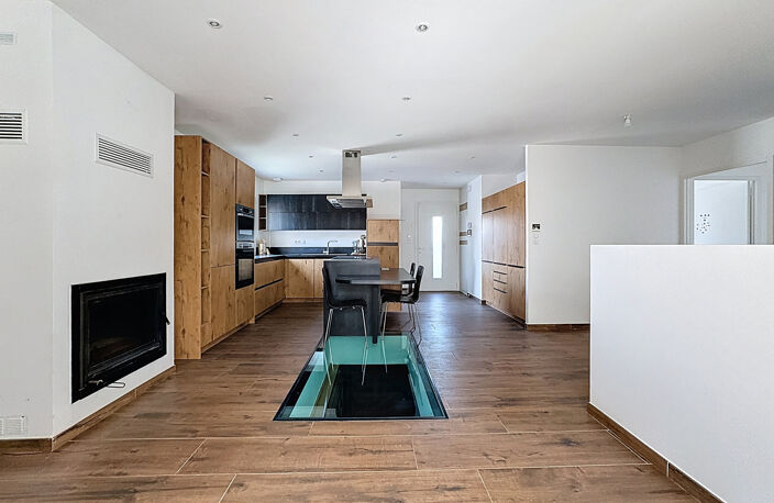 Maison contemporaine meublée avec piscine   128 m2   Terrain — photo 4