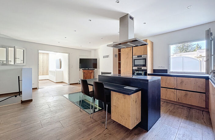 Maison contemporaine meublée avec piscine   128 m2   Terrain — photo 5