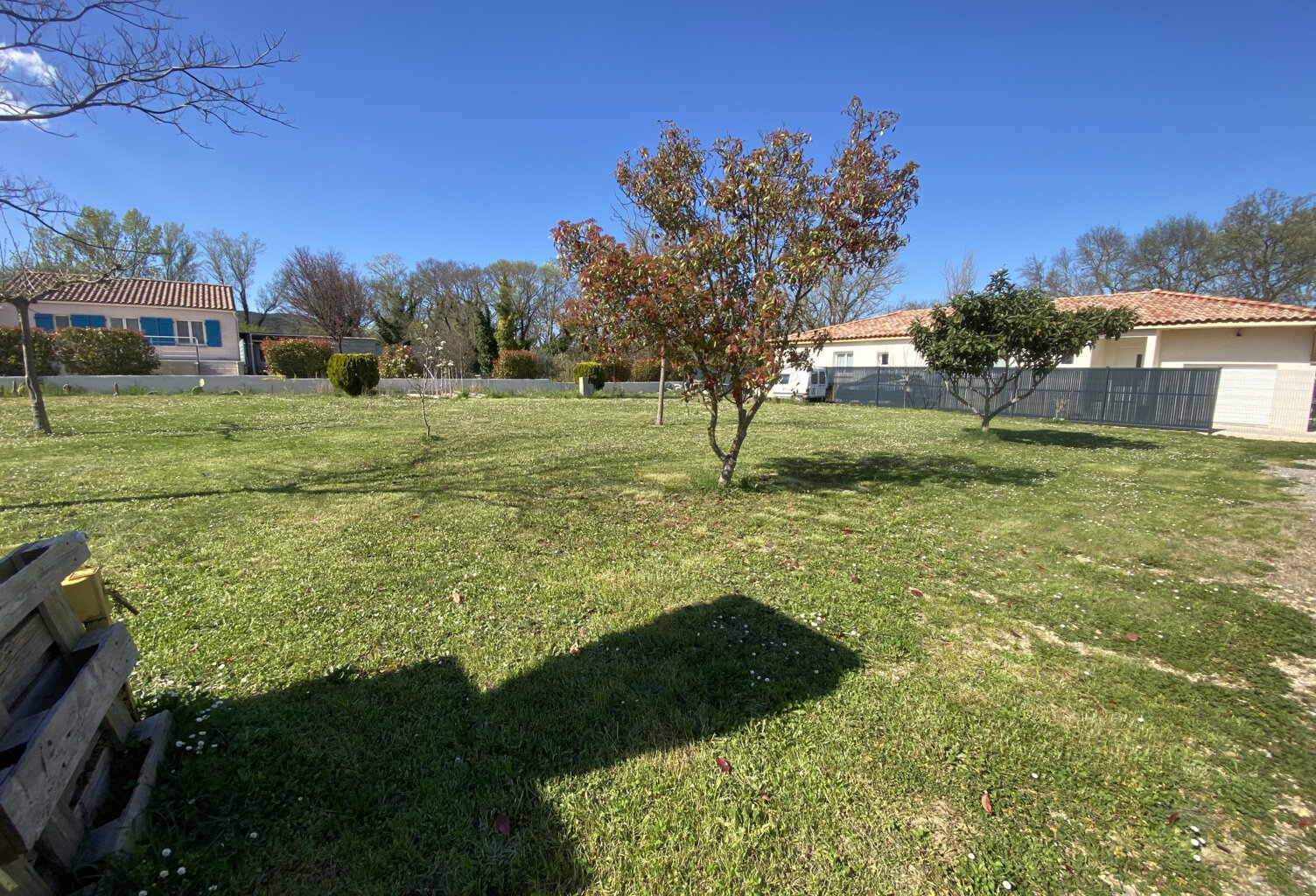 Terrain clos et arboré de 580m2 à bâtir — photo 1