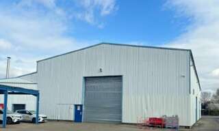 Commerce  2140 m² à louer à Vaulx-en-Velin (69120)