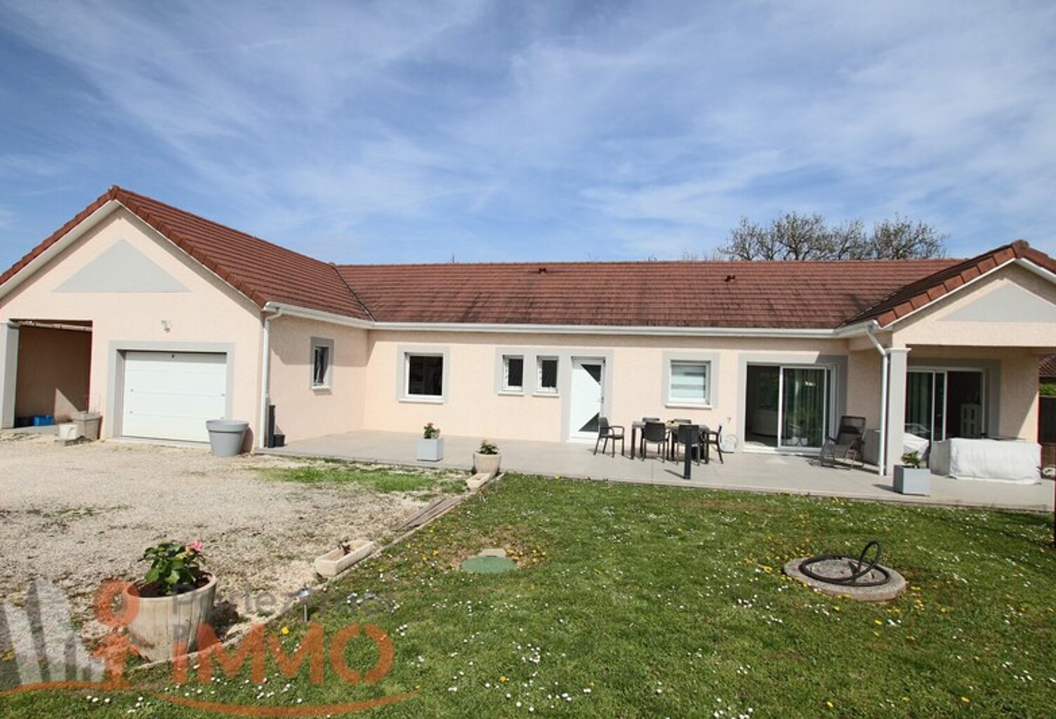 Villa — photo 1