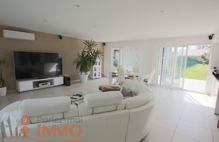 Villa — photo 2