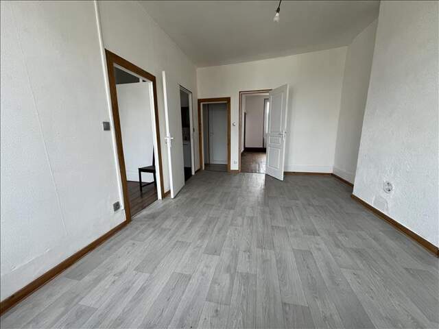 Immeuble à Saint-Amand-Montrond — photo du bien