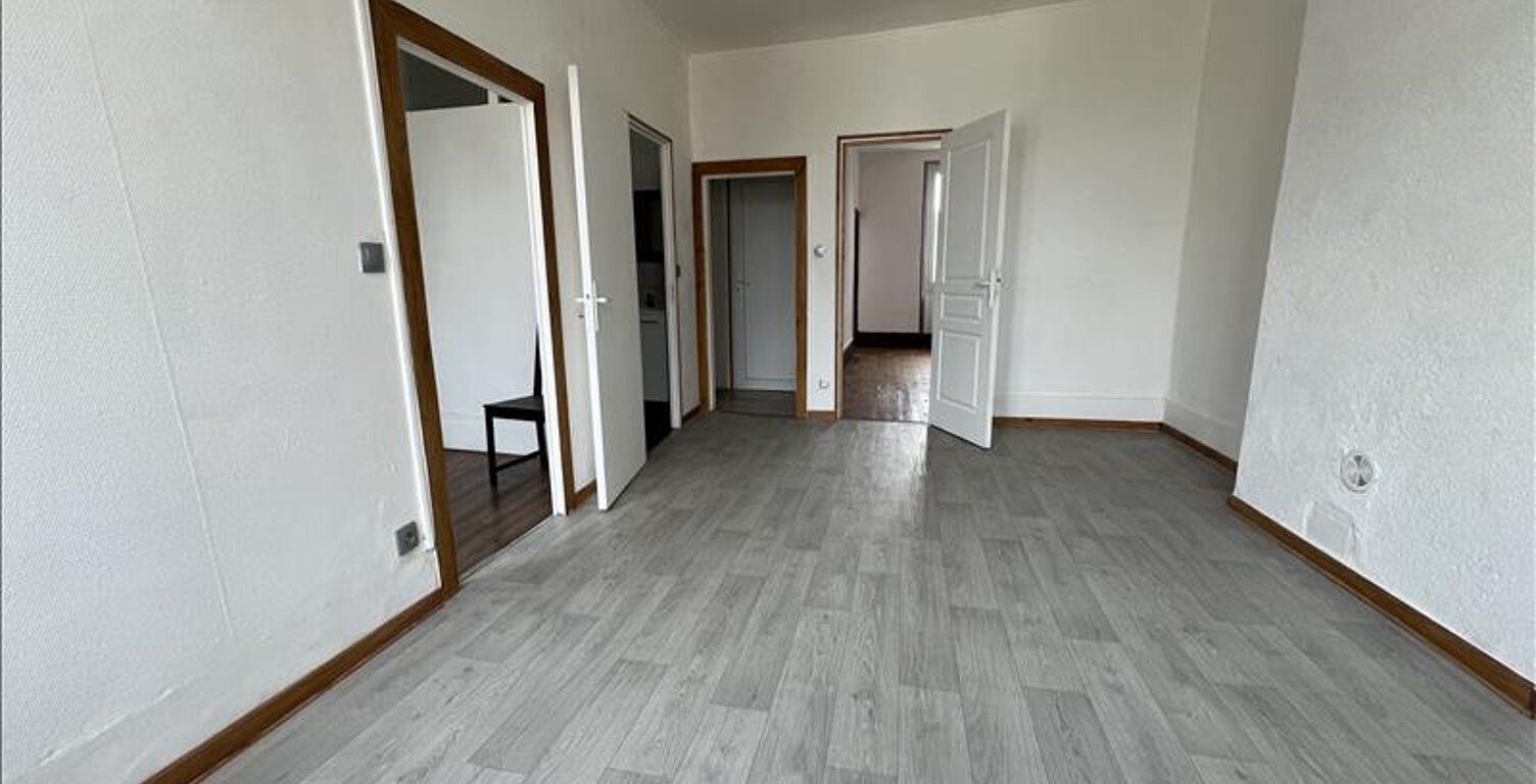 Vente immeuble   Saint-Amand-Montrond (18200) — photo 1