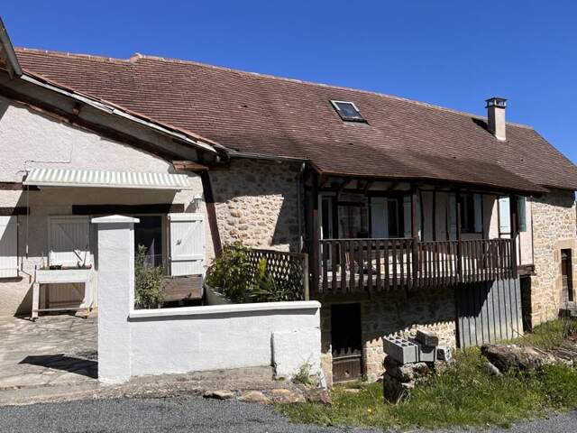 Maison en pierre de 7 pièces principales — photo du bien