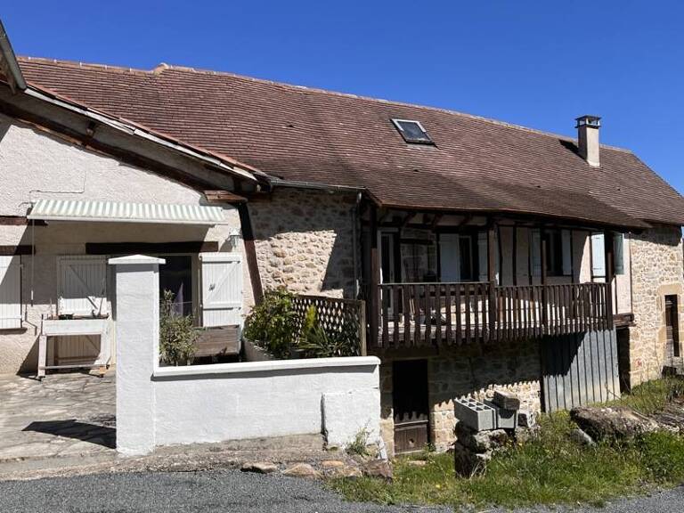 Maison en pierre de 7 pièces principales — photo 1
