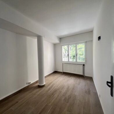 Commerce 2 pièces 735 €