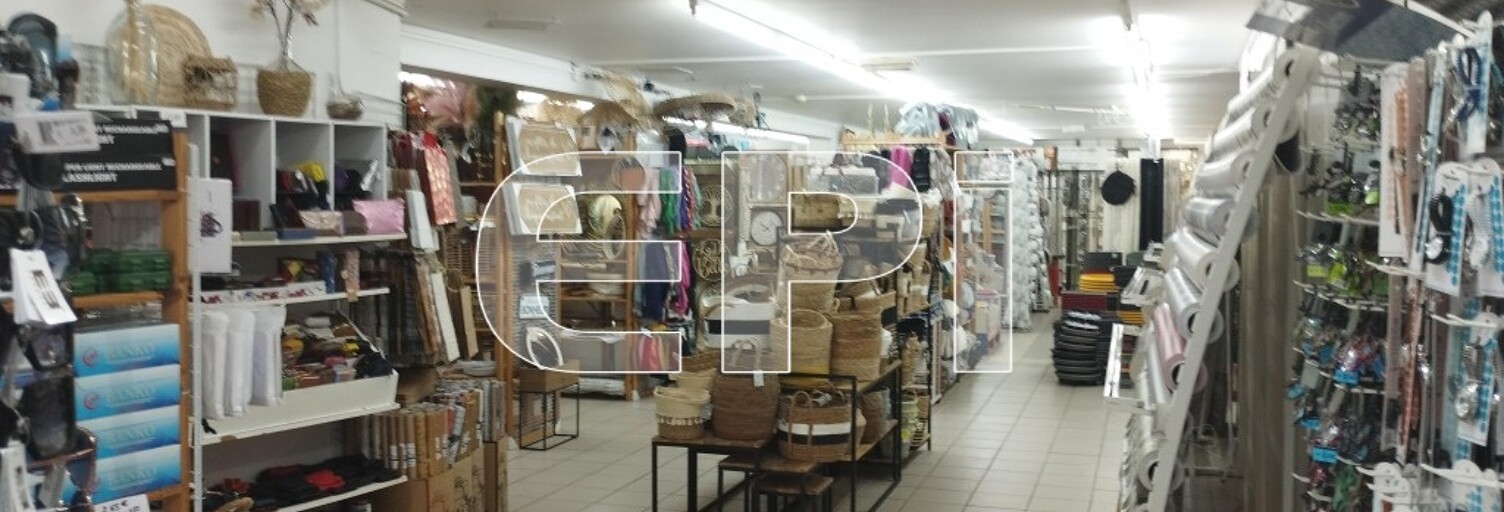 Commerce   m² à vendre à Lys-Haut-Layon (49310)