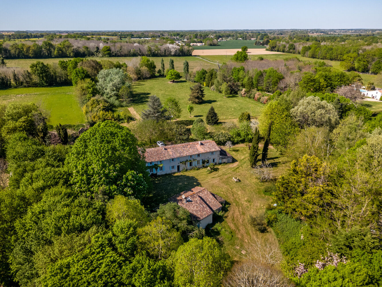 Villa / Maison  T12 à vendre Corme-Royal 17600