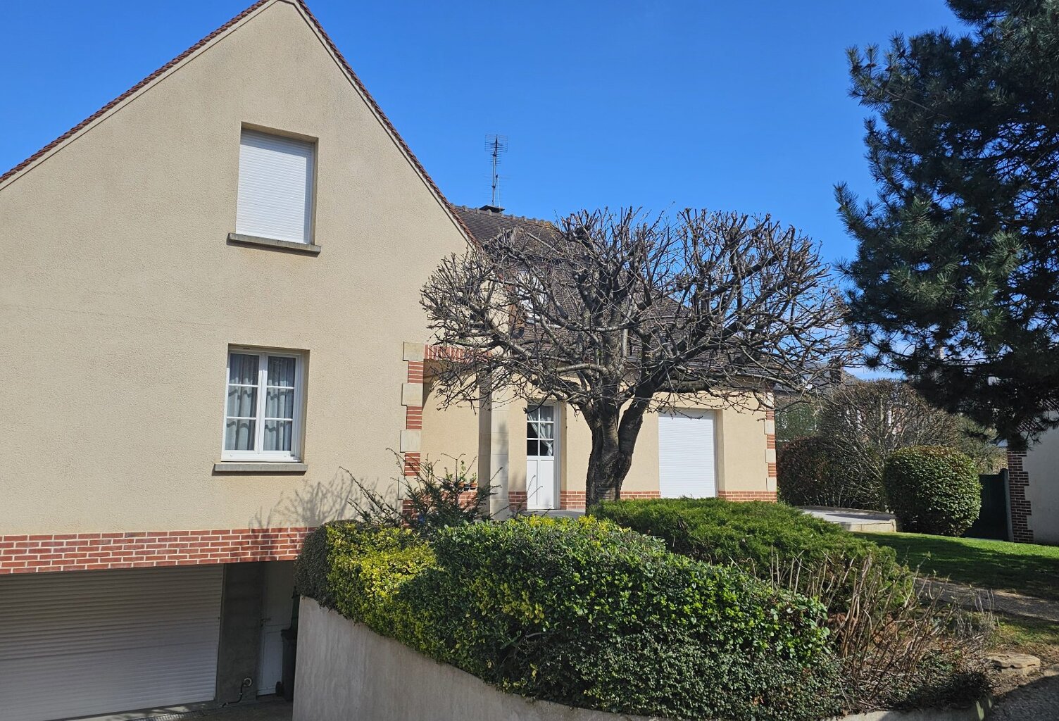Maison individuelle avec jardin — photo 1