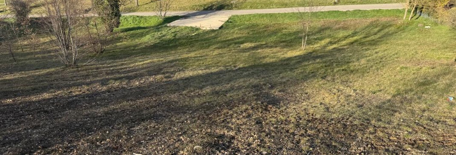 Terrain  2400 m² à vendre à Montagnac-Montpezat (04500)