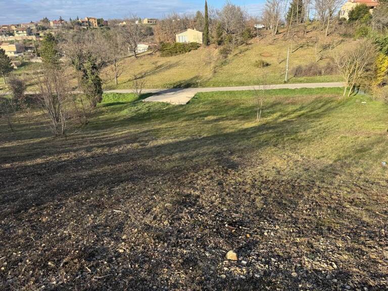 Terrain À Vendre — photo 1
