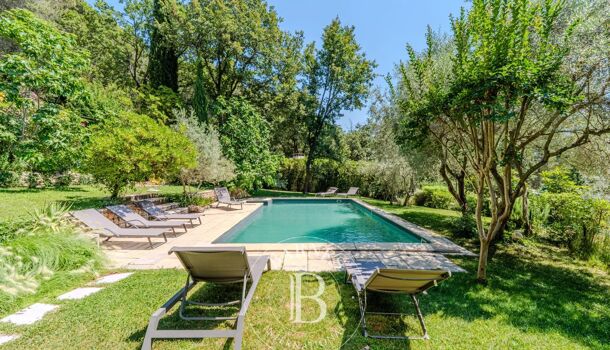 Villa / Maison 8 pièces  à vendre Aix-en-Provence 13100