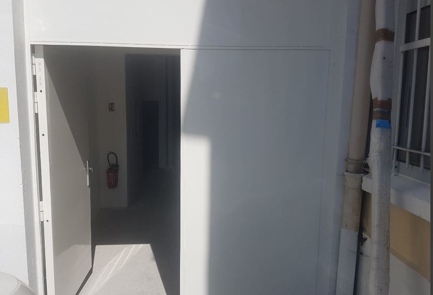 Location  à Aubervilliers : Local d'activité — photo 1