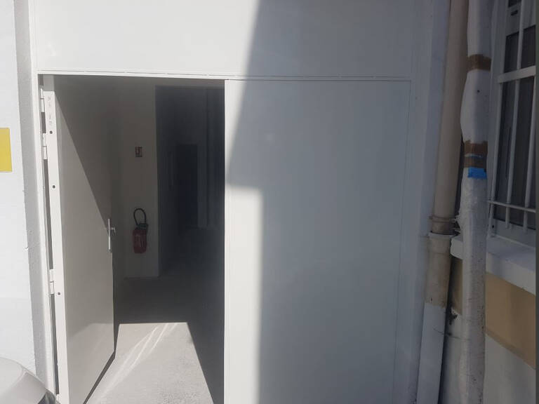 Location  à Aubervilliers : Local d'activité — photo 1