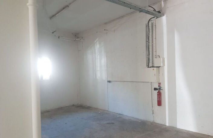 Location  à Aubervilliers : Local d'activité — photo 4