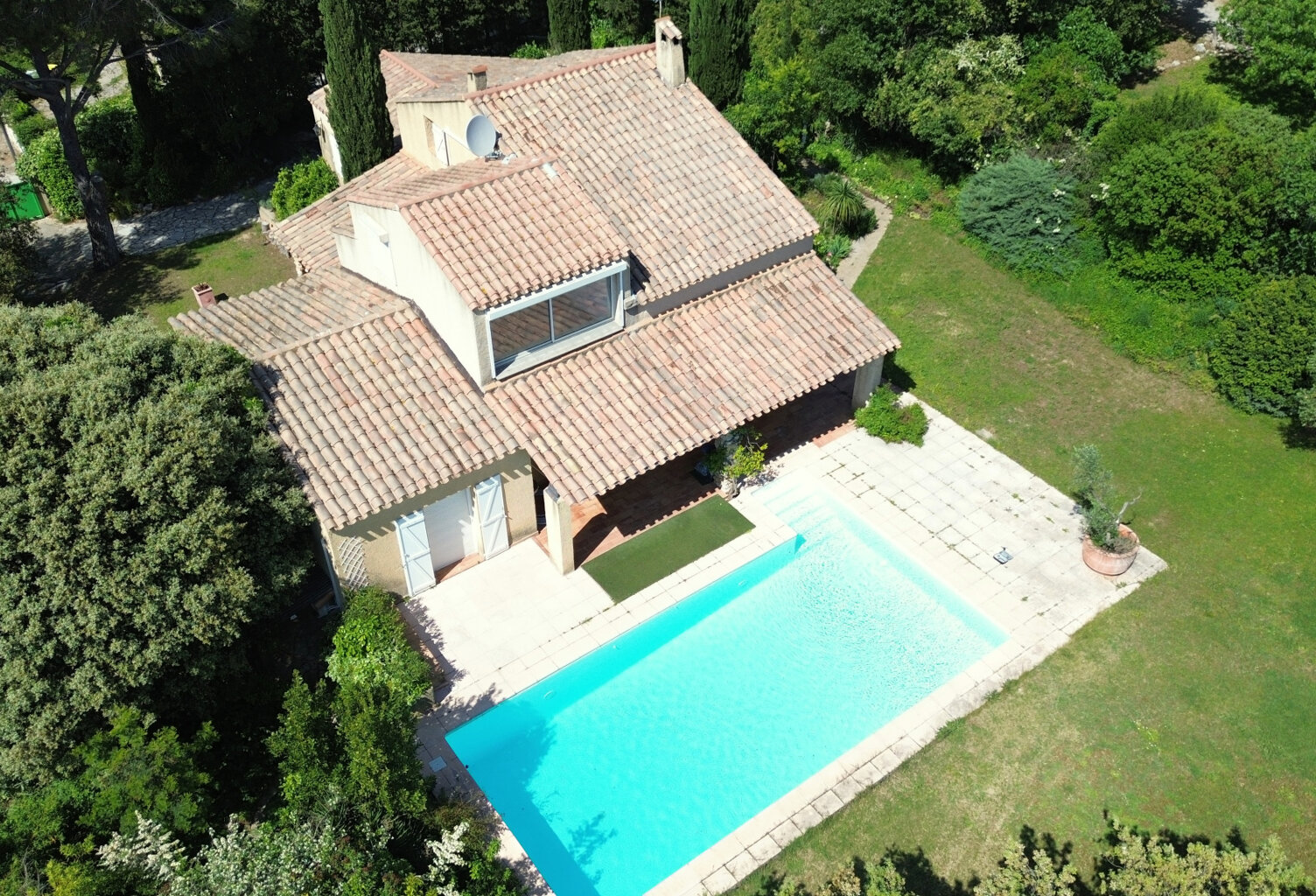 VAILHAUQUES - VILLA T6 208M2 SUR 2037M2 DE PARCELLE — photo 1