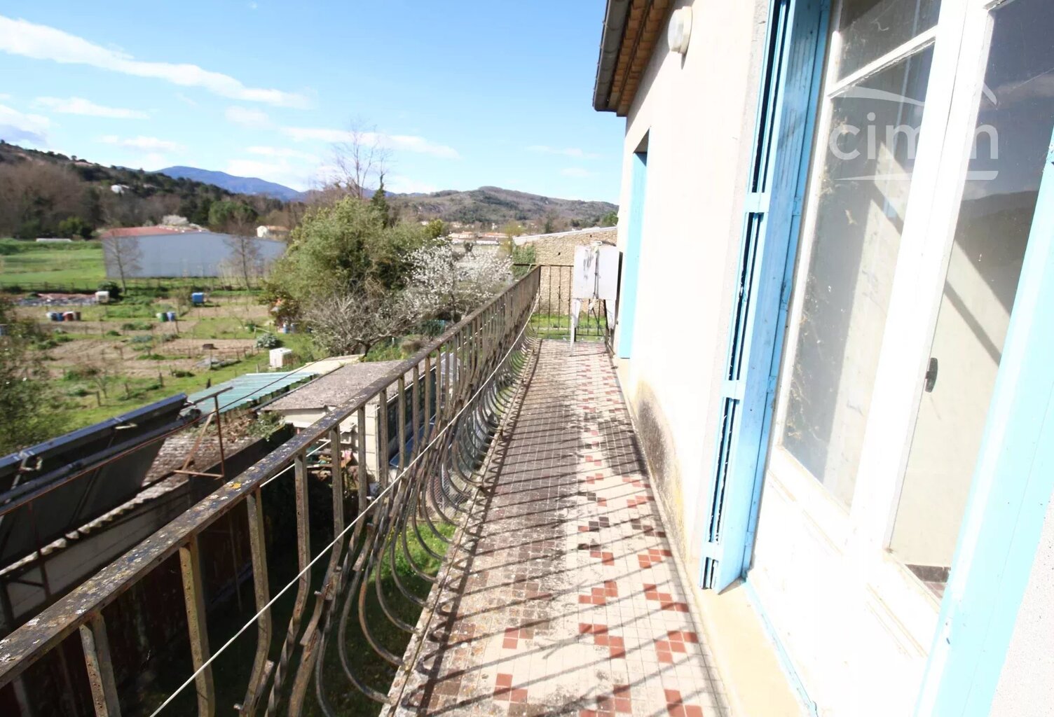 A vendre une maison 4 faces avec un grand garage — photo 1