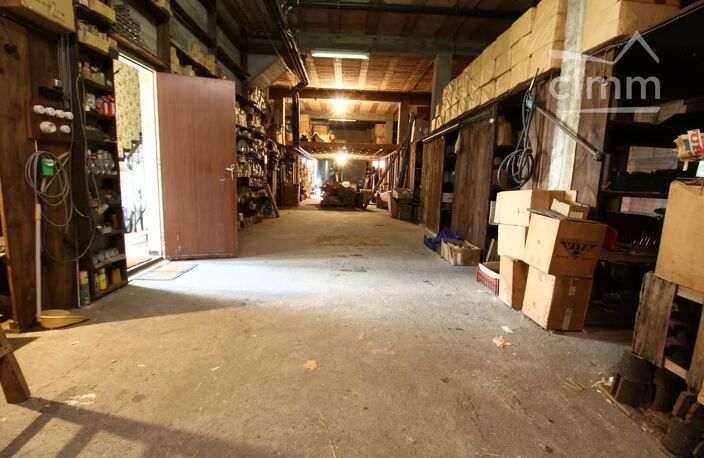 A vendre une maison 4 faces avec un grand garage — photo 3