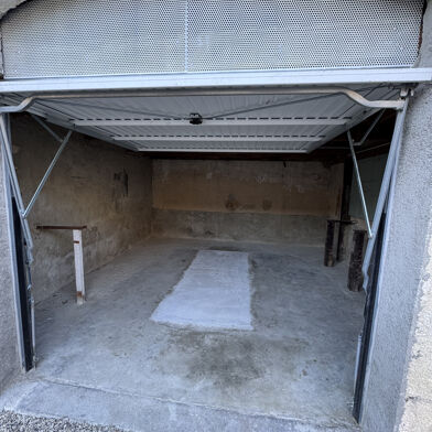 Garage  210 €