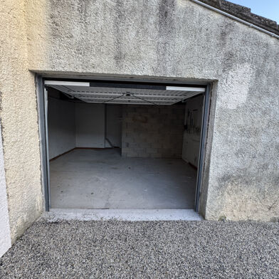 Garage  220 €
