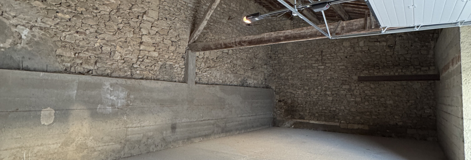 Garage  87 m² à louer à Vergèze (30310)