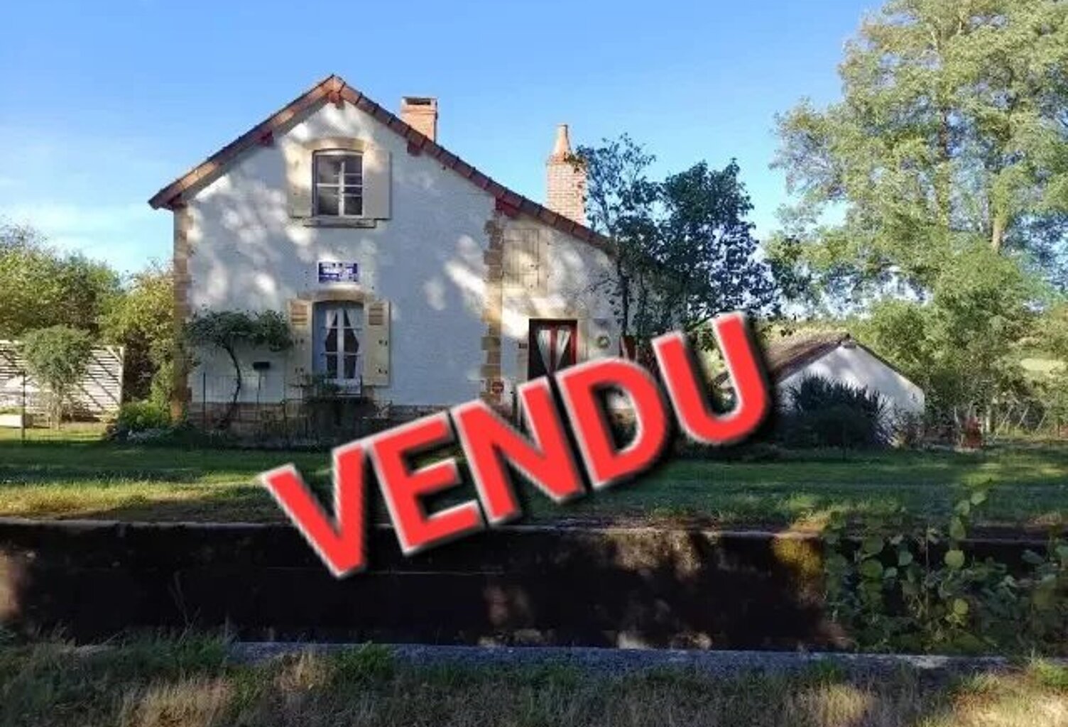 A vendre dans le Cher, ancienne maison d'éclusier et 3000m² — photo 1