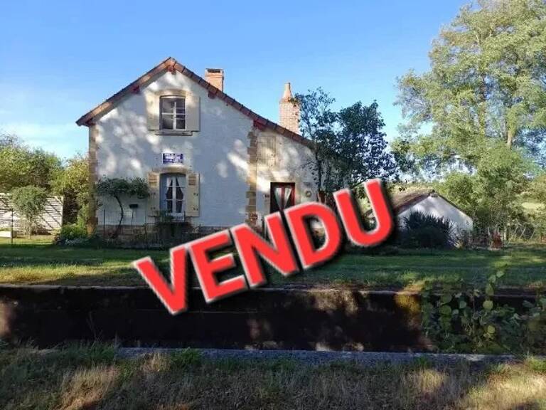 A vendre dans le Cher, ancienne maison d'éclusier et 3000m² — photo 1