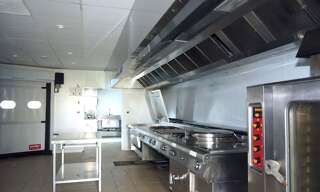 Commerce 12 Pièces 250 m² à louer à Arveyres (33500)