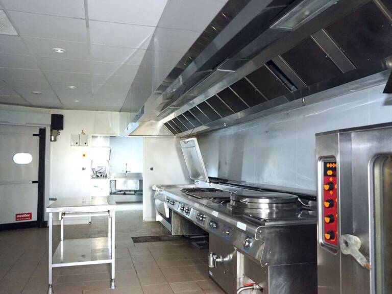 Local professionnel - 250m ² — photo 1