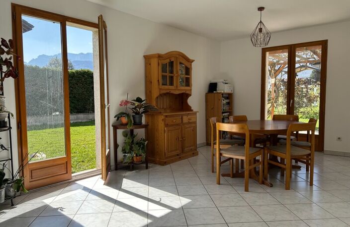 Villa — photo 2