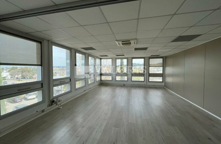 BUREAUX à LOUER — photo 3