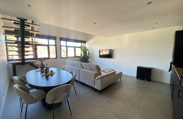 Riorges proche commerces, Appartement de standing en duplex — photo 2
