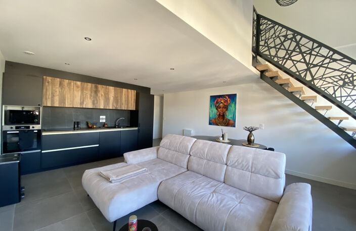 Riorges proche commerces, Appartement de standing en duplex — photo 3