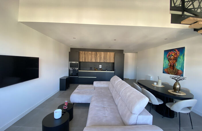 Riorges proche commerces, Appartement de standing en duplex — photo 4