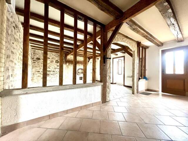 Maison de bourg de 13 pièces principales — photo du bien