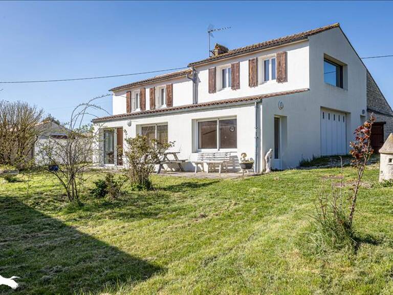 Maison en pierre de 7 pièces principales — photo 1