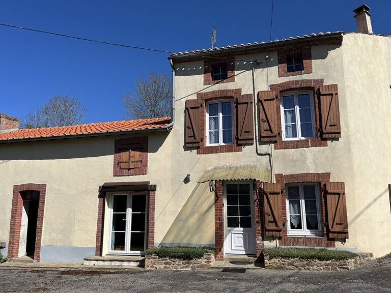 Maison en pierre de 4 pièces principales — photo 1