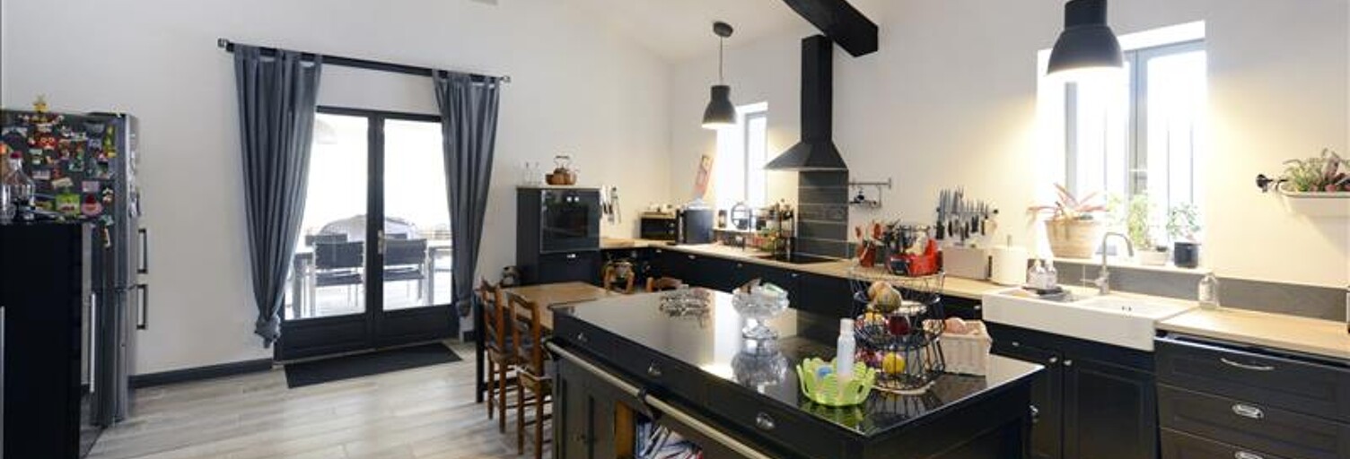 Maison 10 Pièces 338 m² à vendre à Nanteuil-en-Vallée (16700)