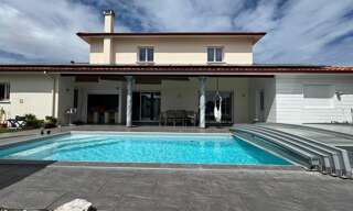 Maison 8 Pièces 208 m² à vendre à Sainte-Marie-de-Gosse (40390)