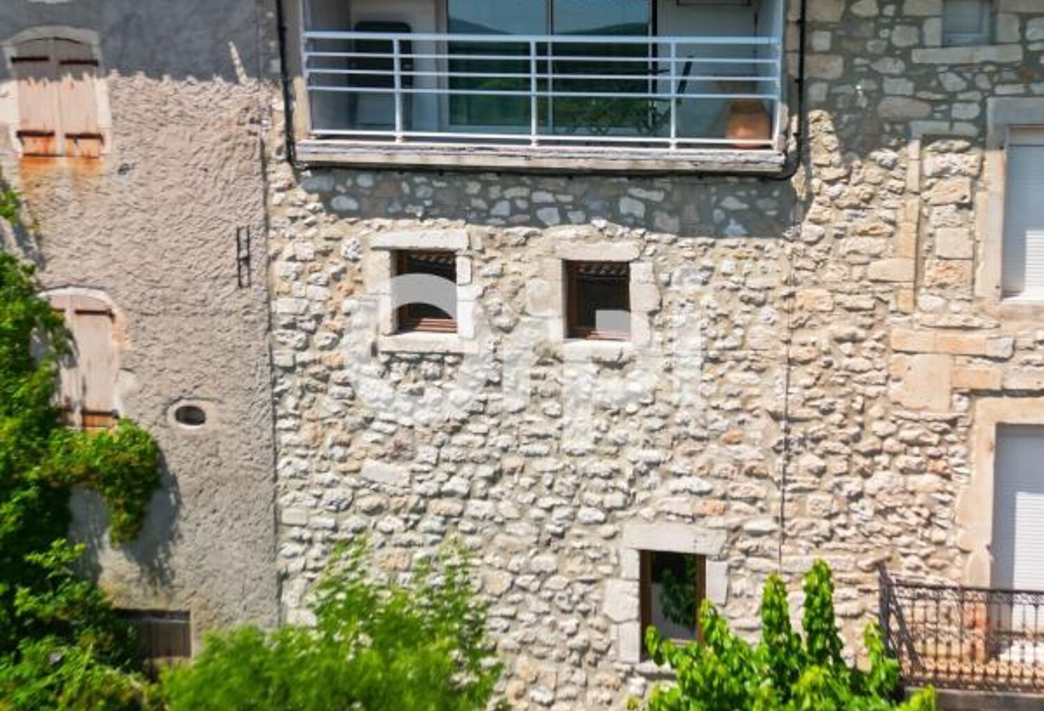 Belle maison de village en pierres avec terrasse — photo 1