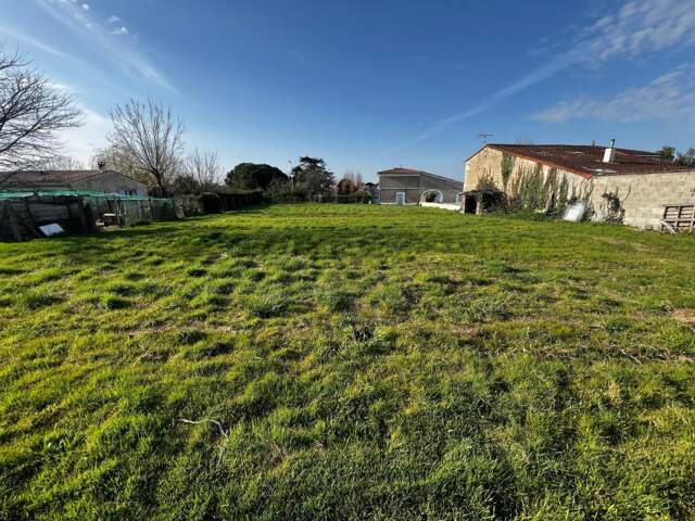 Terrain À Vendre Grézac d'environ 911m2 — photo du bien