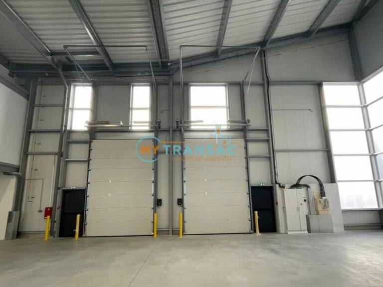 A louer local d'activité neuf de 1 826m² dont 283m² de bureaux — photo 1