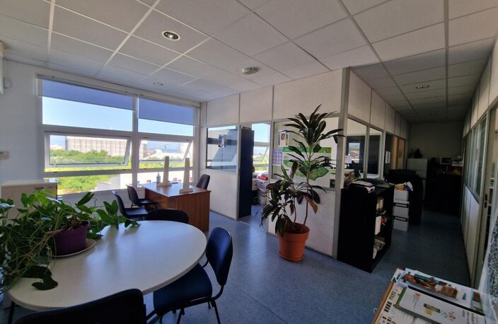 BUREAU 120 M² A LOUER  / LA POSSESSION — photo 3