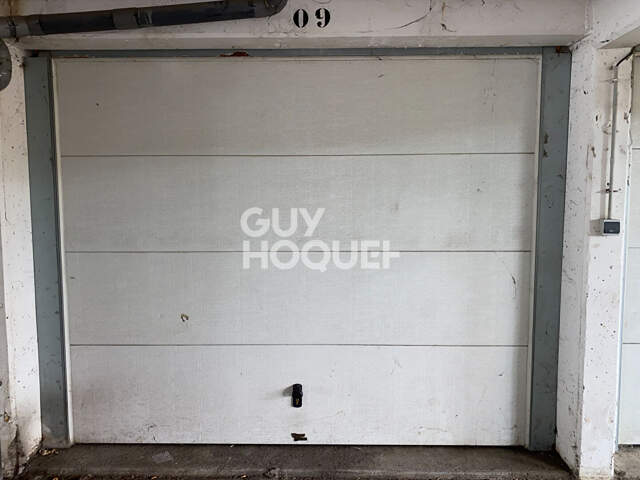 Garage de 13.6 m² à vendre loué — photo du bien