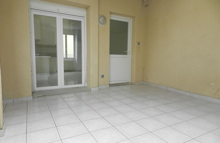 Location appartement 2 pièces 40 m² à L'Horme (42152) — photo 2