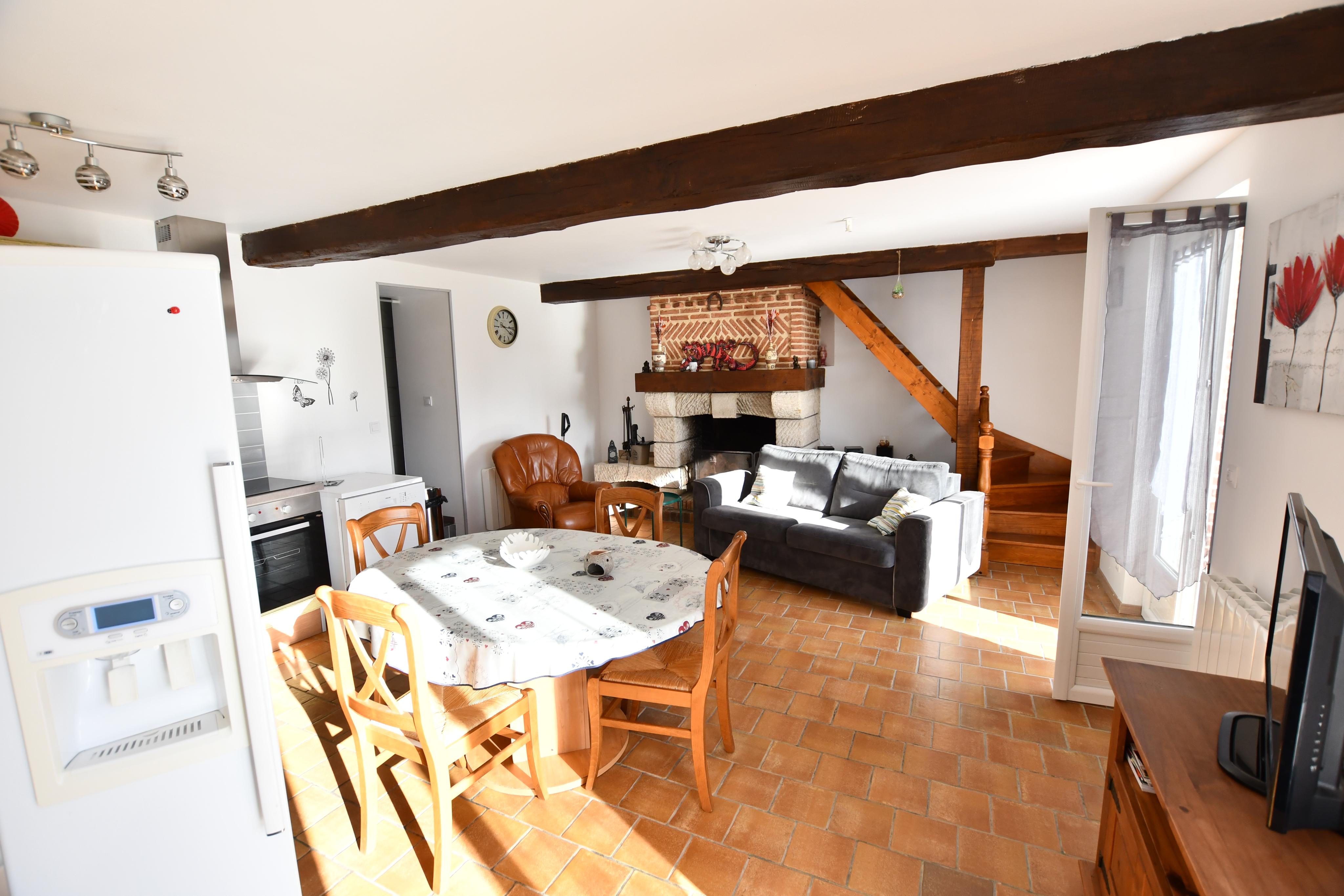 Photo Dans la campagne proche de Valmont à vendre, propriété avec maison briques et silex, activité de gîte possible, bâtiment, chalet et garage image 2/4
