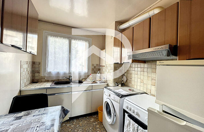 Suresnes - Appartement 3 pièces de avec fort potentiel — photo 2